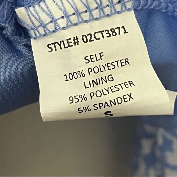 Floral and Patterned Women's Tops - Picture 5 of 9